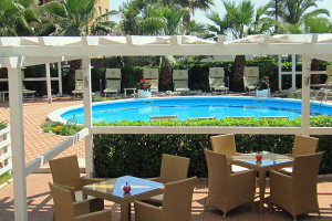 Gazebo e piscina dell'hotel