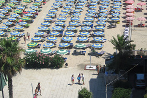 La spiaggia dell'hotel a Grottammare